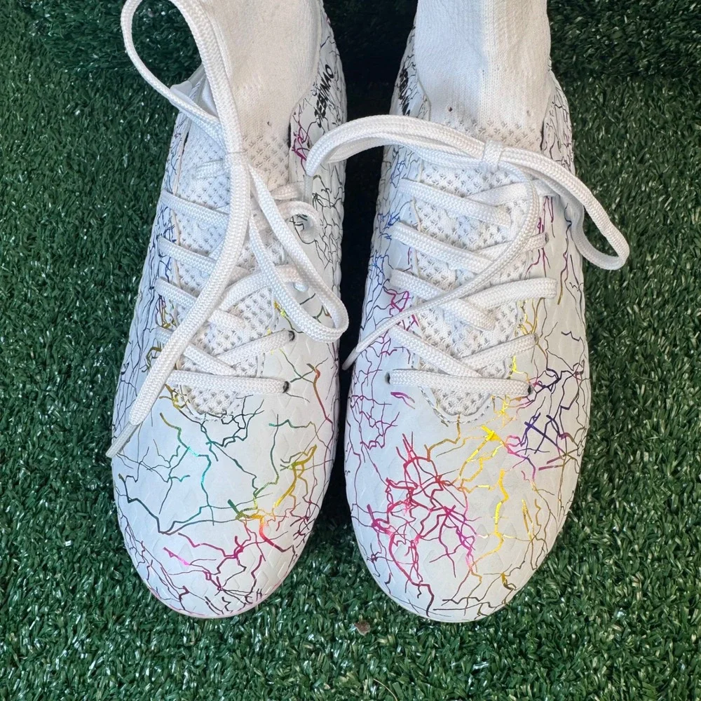 Jiebuniao Kids Soccer Cleats‎ White Rainbow Lightning High Top Athletic Shoes